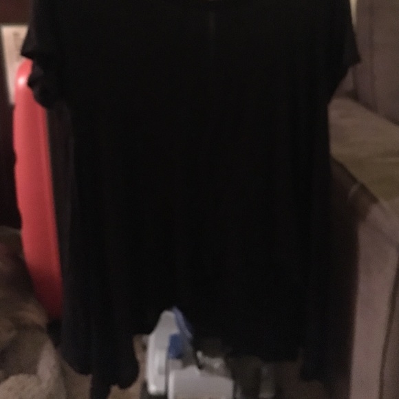 Black shirt with loose shoulders - Picture 3 of 3