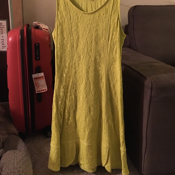 Lace yellow dress - Picture 2 of 3