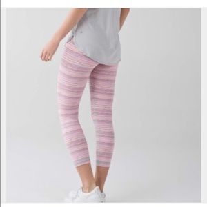Lululemon Wunder Under III crop size 4