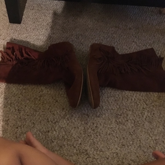 Suede brown boots. - Picture 2 of 3