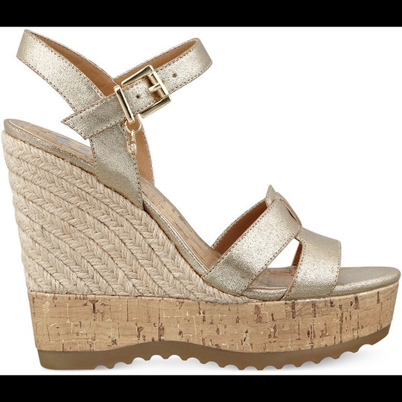 Brand New G by Guess Pretty Wedge - gold sz. 7