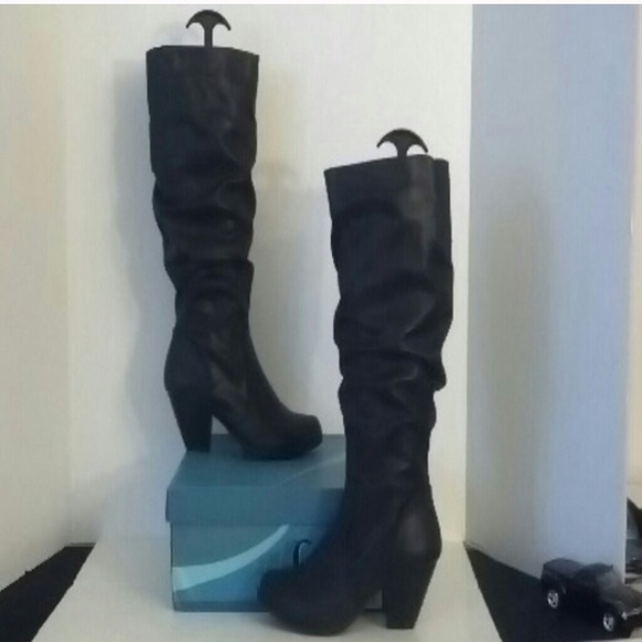 Cliff by white mountain boots.