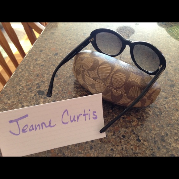 NWT Coach black & white Lindsay sunglasses - Picture 2 of 4