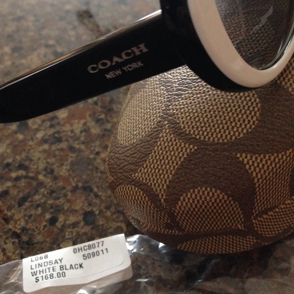 NWT Coach black & white Lindsay sunglasses - Picture 3 of 4