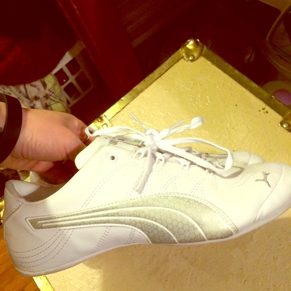NWT womens size 9 Puma tennis shoes