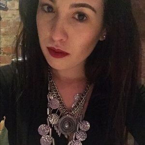 Meet your Posher, Alexis