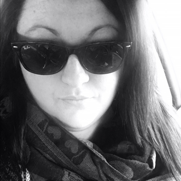 Meet your Posher, Jessica - Picture 1 of 1