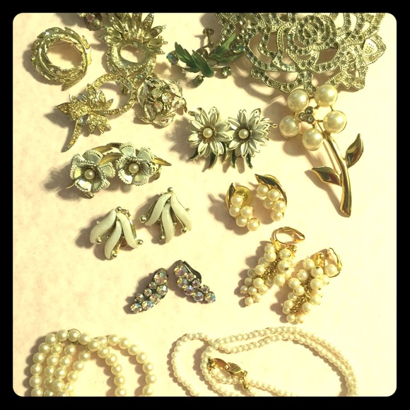 Vintage costume jewelry 16 pcs