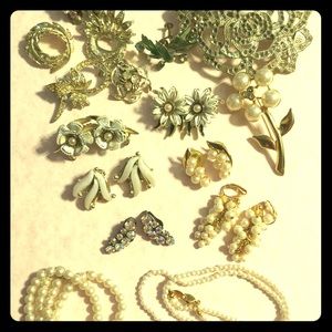 Vintage costume jewelry 16 pcs