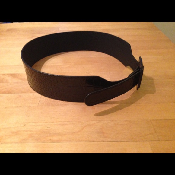 💥 Waist-Cincher: Leather Belt