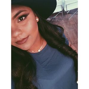 Meet your Posher, Claudia