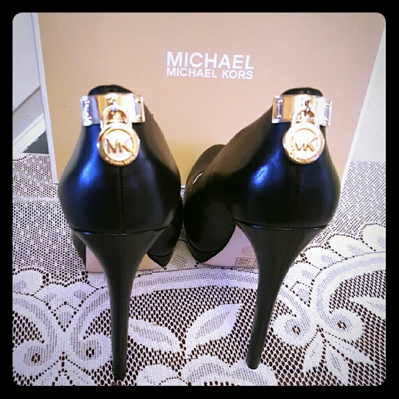 Michael Kors Shoes - Brand New Michael Kors Hamilton Pump
