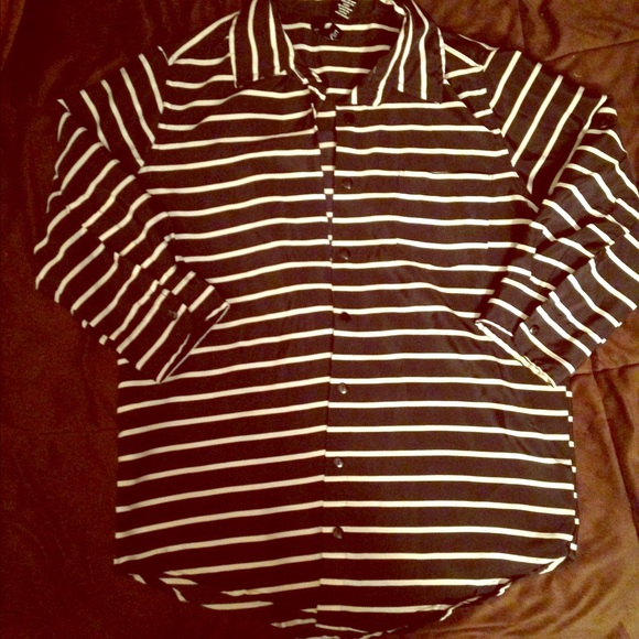 Black and white horizontal stripped blouse.
