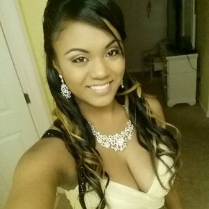 Meet your Posher, Dee