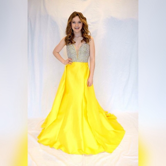 🎀Host Pick 4/23 Jovani Yellow Gown - Picture 4 of 4