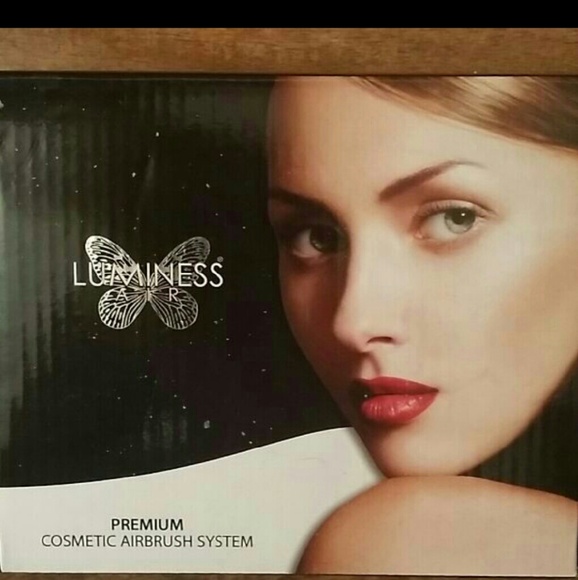 Luminess Air Makeup 20 piece set.Use with machine.