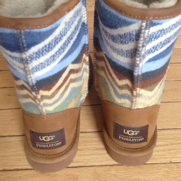 NEW Ugg Pendleton - Picture 2 of 4