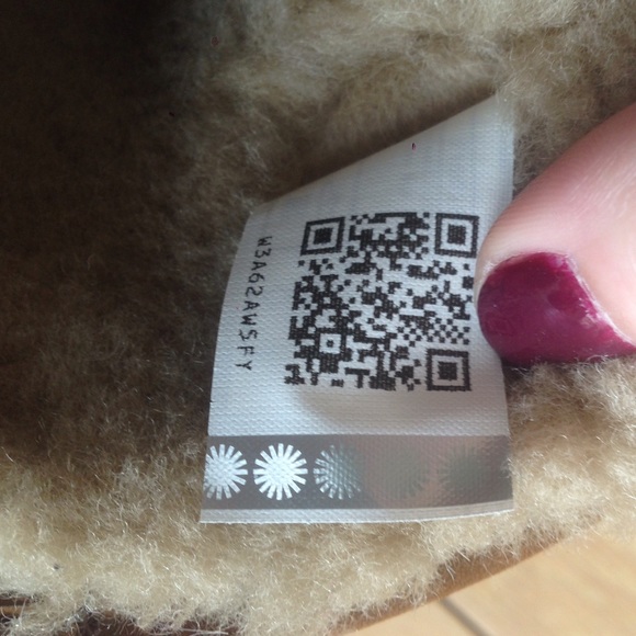 NEW Ugg Pendleton - Picture 3 of 4