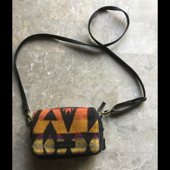 Pendleton Handbags - PENDLETON AZTEC SUNRISE CROSSBODY AUTHENTIC