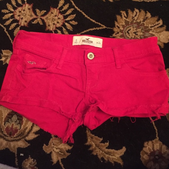 red hollister shorts