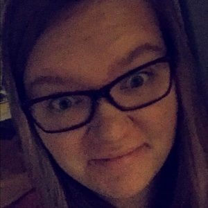 Meet your Posher, Caitlin