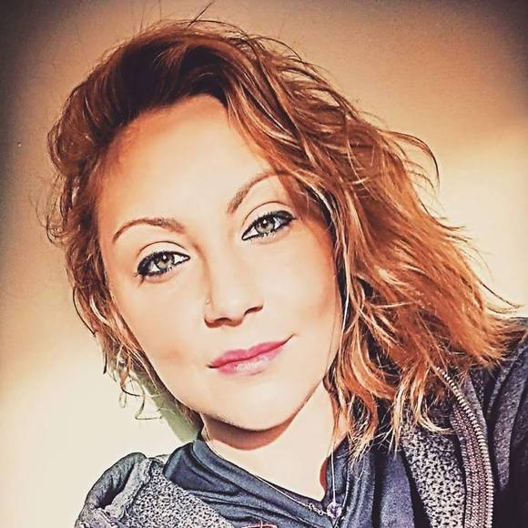 Meet your Posher, Karina - Picture 1 of 1