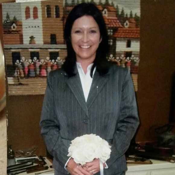 Meet your Posher, Stephanie - Picture 1 of 1