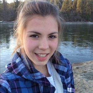 Meet your Posher, Chloe