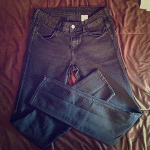 Back denim pants. Size also in pic
