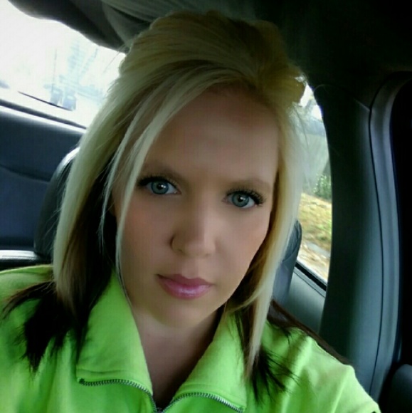 Meet your Posher, Sara - Picture 2 of 4