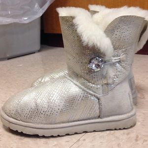 SPARKLY BAILEY BUTTONS