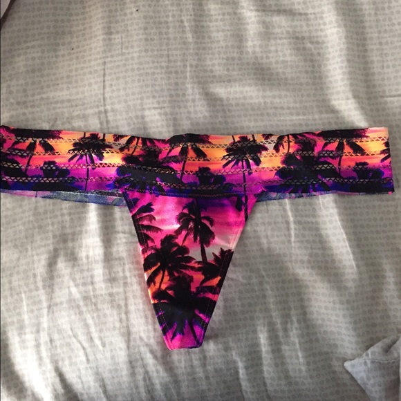 NWOT Bought Online VS Pink Thong