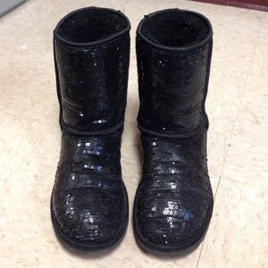 BLACK SPARKLY UGGS