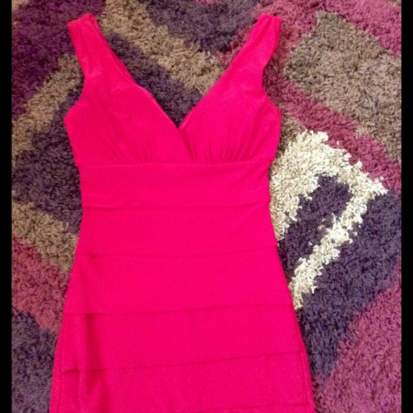 ๐น Gorgeous Fire Red Dress๐น - Picture 2 of 3