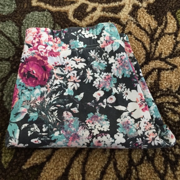 Large AE leggings.