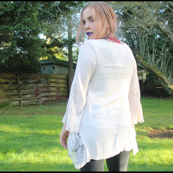 Final SALE 1 L left! πBoho Lace Bell Sleeve - Picture 3 of 4