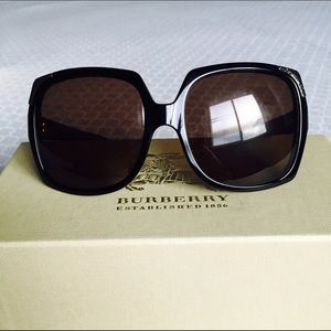 Burberry Oversized sunglasses