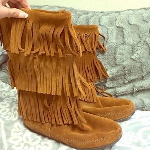Minnetonka boots size 7