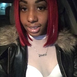 Meet your Posher, Dominique