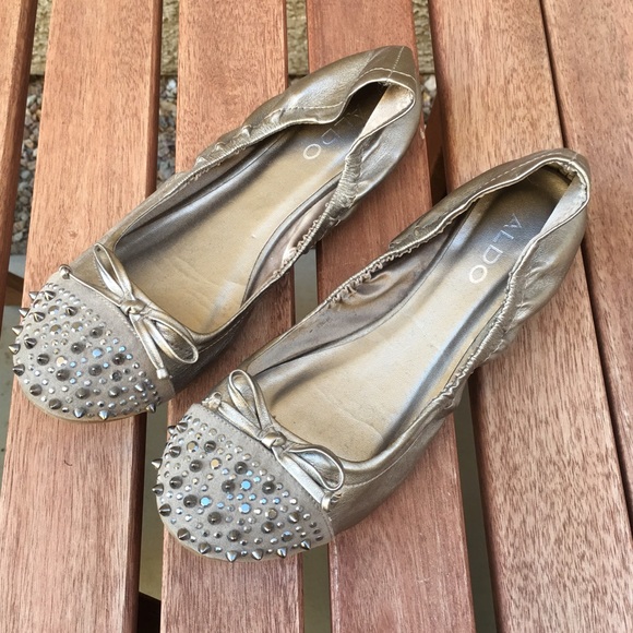 ALDO Gray flats - size 7
