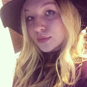 Meet your Posher, Claudia