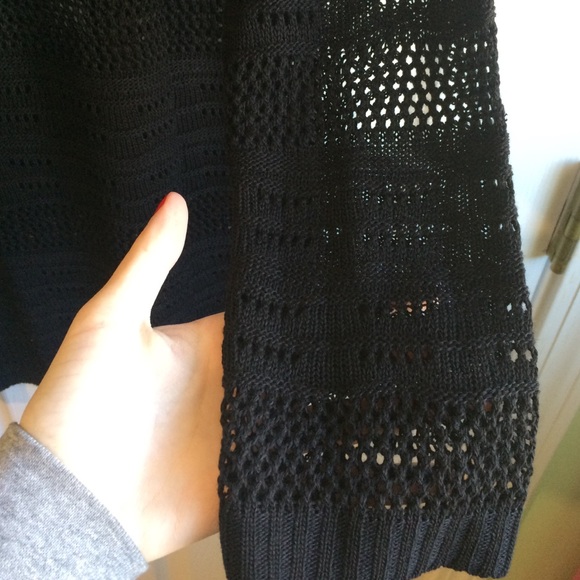 Lightweight crocheted top - Picture 4 of 4