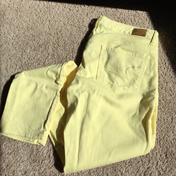 American eagle yellow jeans