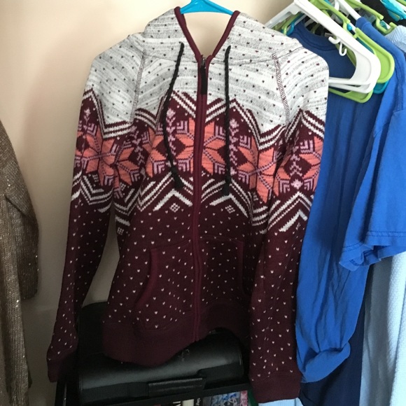 Cute winter sweater! AMERICAN EAGLE