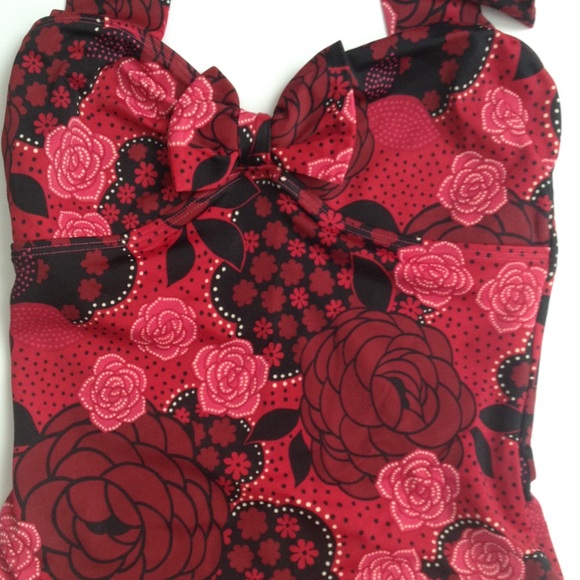 Size 6 Newport News One Piece Bathing Suit - Picture 2 of 2