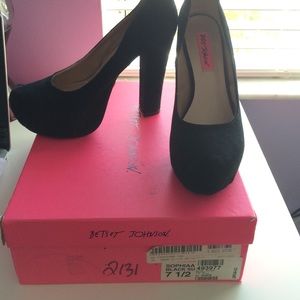 Betsey Johnson Sophia Black Pumps
