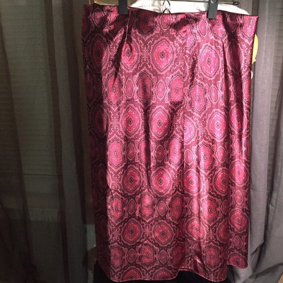 NY&Co Silky A-line Maroon and Pink Midi Skirt