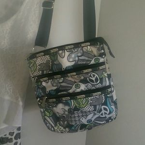 LeSPORTSAC