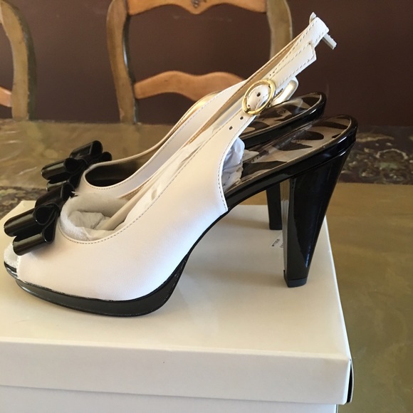 Anne Klein glossy heels - Picture 3 of 4
