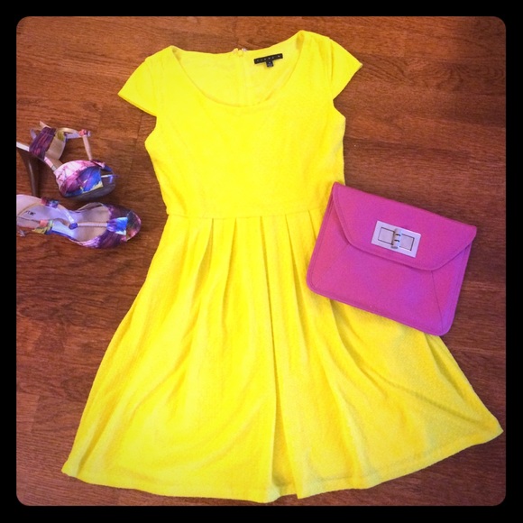 Pockets! Flirty dress with POCKETS!